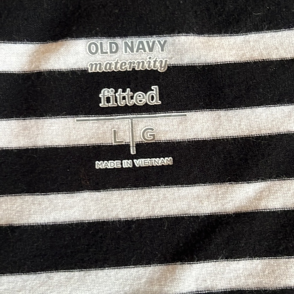 Old Navy Fitted T-Shirt - Picture 7 of 7